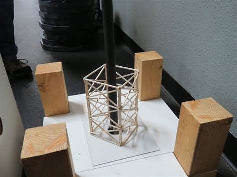 Balsa Wood: Exploring Lightweight Structures and Sustainable Applications!