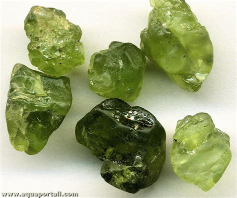  Olivine: A Mineral Marvel for Refractory Applications and Magnesium Extraction!