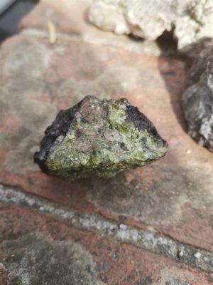  Olivine: A Volcanic Rock Redefining Sustainable Construction and Energy Storage!